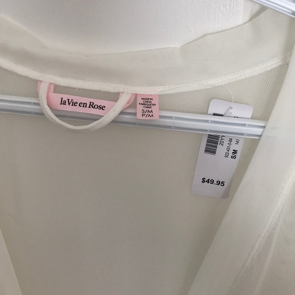 Robe - Picture 2 of 3